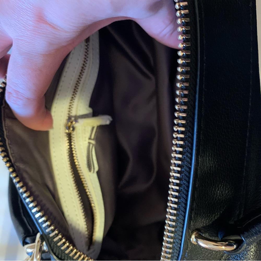 NWOT Small genuine leather HENRI BENDEL black shoulder bag/ purse gold hardware - Picture 9 of 13
